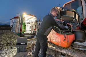 In der bott vario3 Fahrzeugeinrichtung lässt sich ein großes Sortiment an Werkzeugen, Hilfsmitteln und Ersatzteilen sicher für den schnellen Einsatz an Baumaschinen aufbewahren.(Bild: Bott)