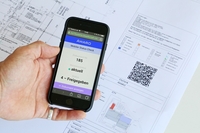 Mit dem mobilen Status Check prüft der Anwender schnell und einfach die Gültigkeit von Dokumenten oder Plänen. (Bild: AirITSystems)